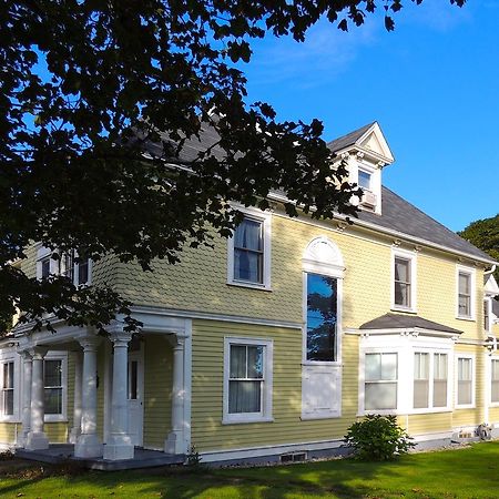 Le Griffon Bed & Breakfast Shediac Exterior photo