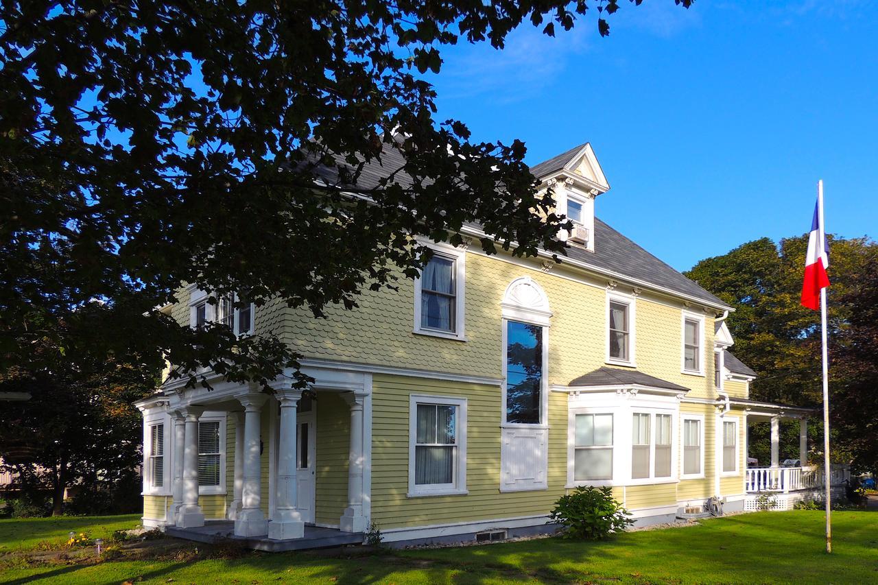 Le Griffon Bed & Breakfast Shediac Exterior photo